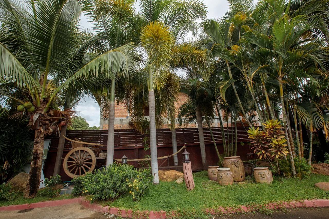 Huen Jao Ban Hotel Chiang Mai Exterior photo