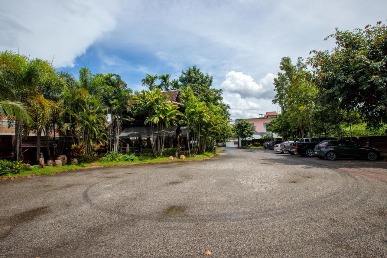 Huen Jao Ban Hotel Chiang Mai Exterior photo